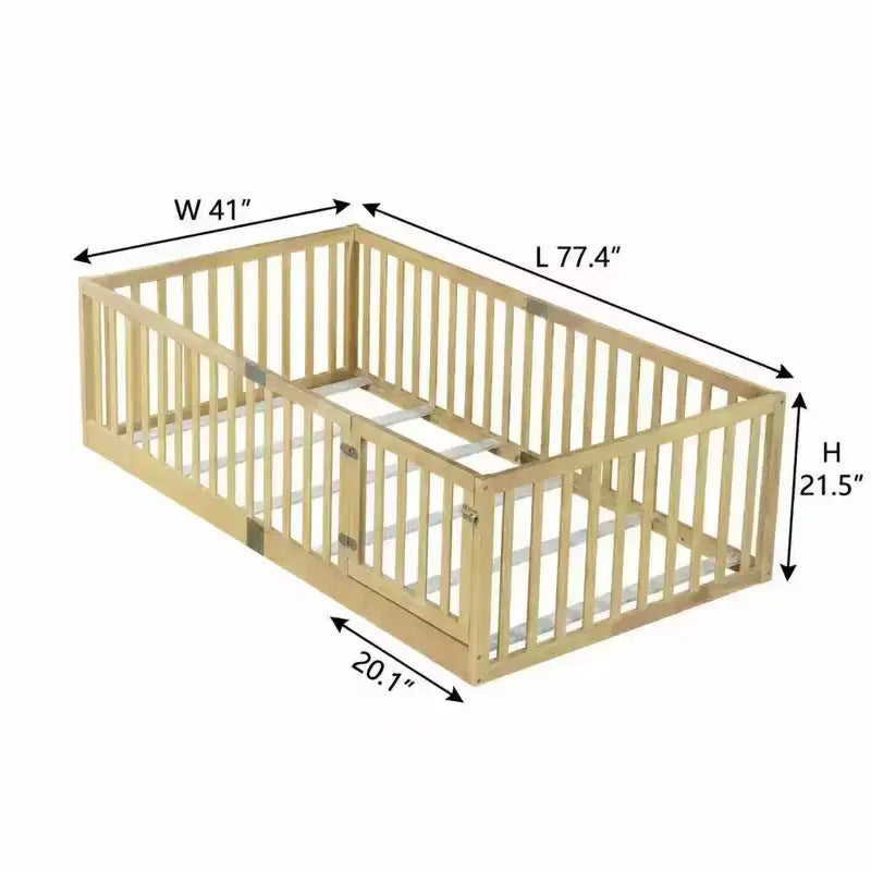 Lit de plancher en bois d'hévéa avec garde-corps hauts et porte, incluant 6 lattes